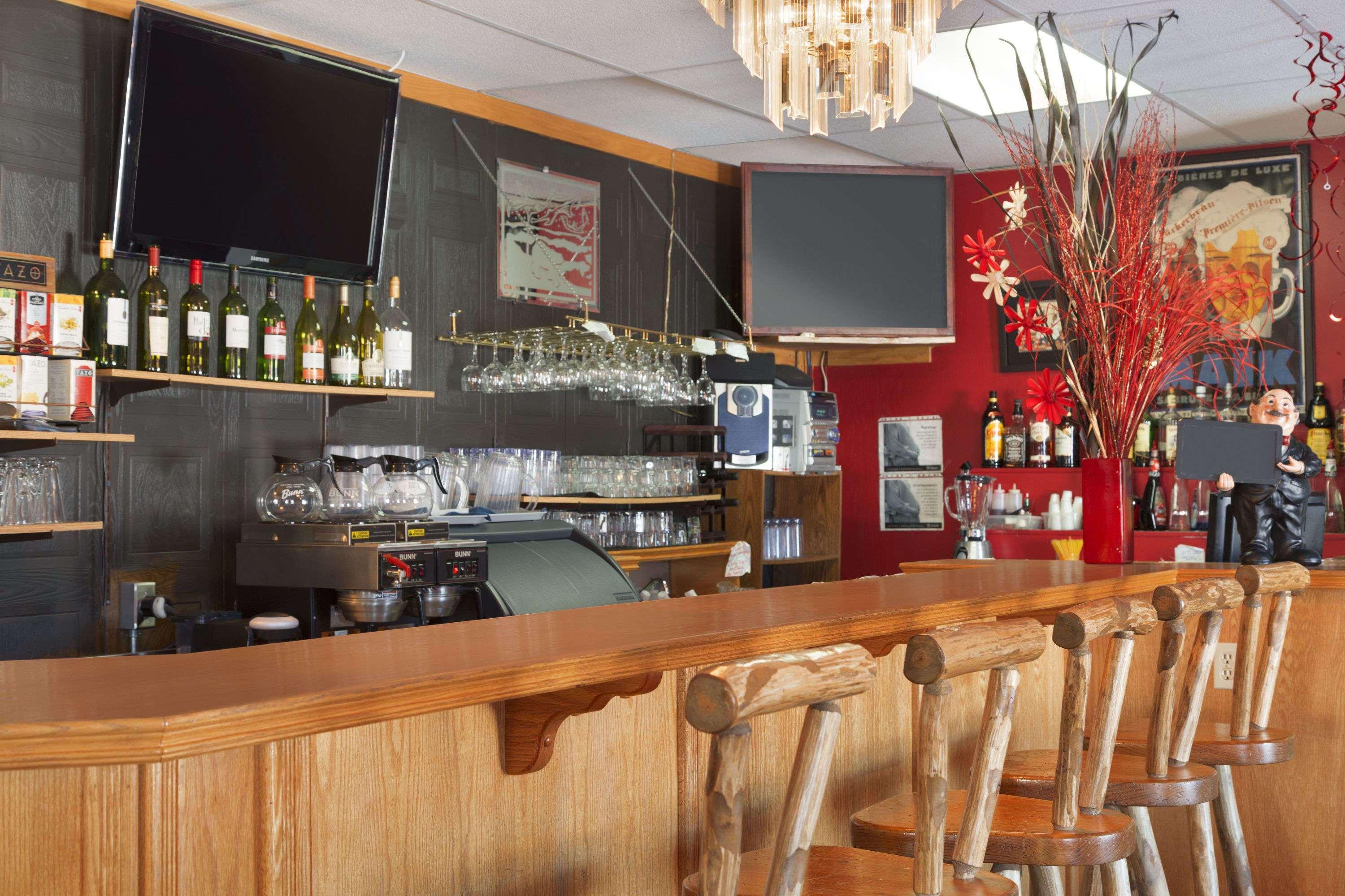 Travel Inn Cochrane Экстерьер фото