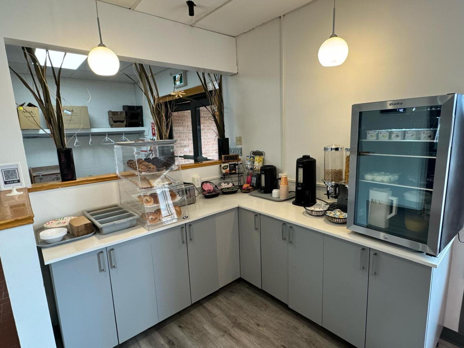 Travel Inn Cochrane Экстерьер фото